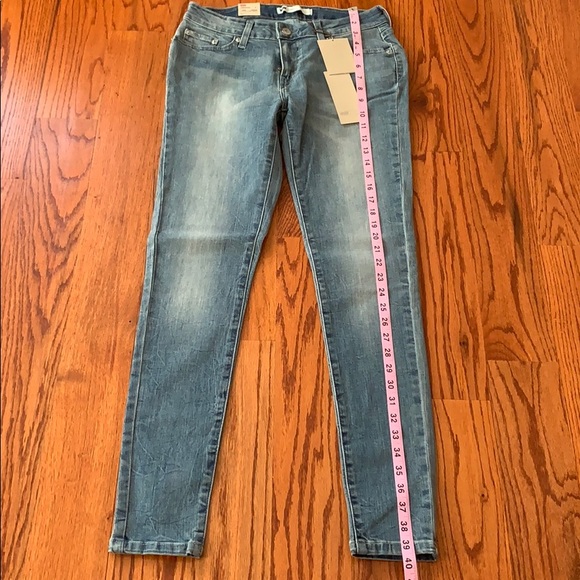 New Levi’s 535Medium Wash  Skinny Leggings - Picture 4 of 12
